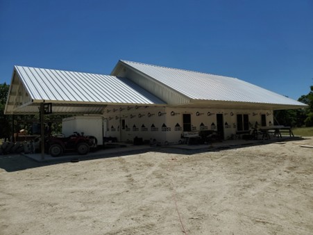 pole barn vs metal building